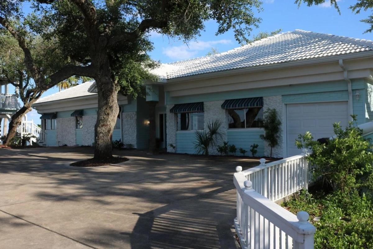 D&R Pelican Bay Resort 락포트 외부 사진